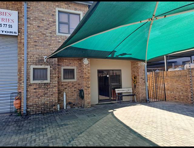 300M² WAREHOUSE FOR SALE IN SILVERTONDALE